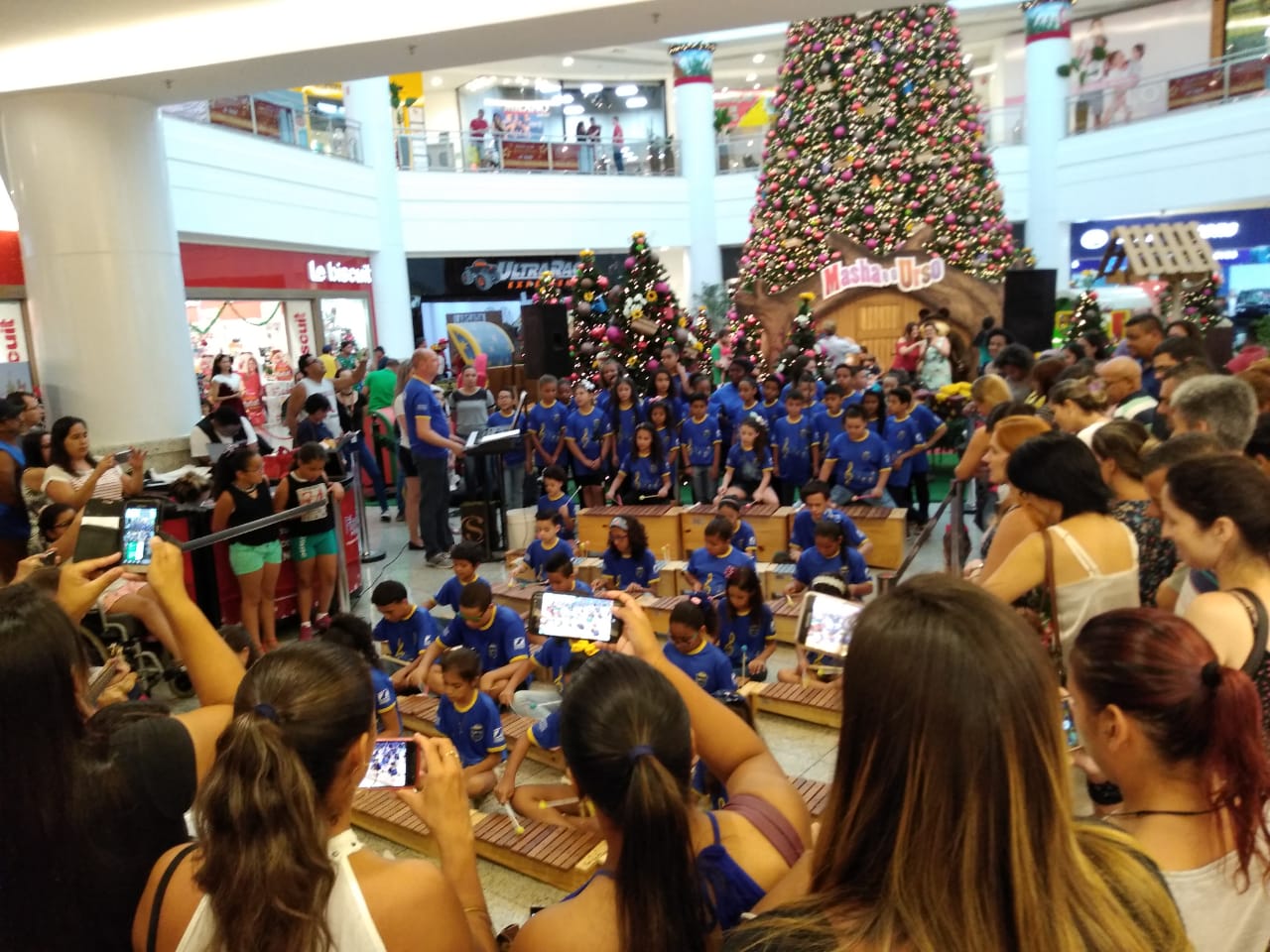 Coral e Musicalizao se apresentam no Boulevard Shopping Bauru