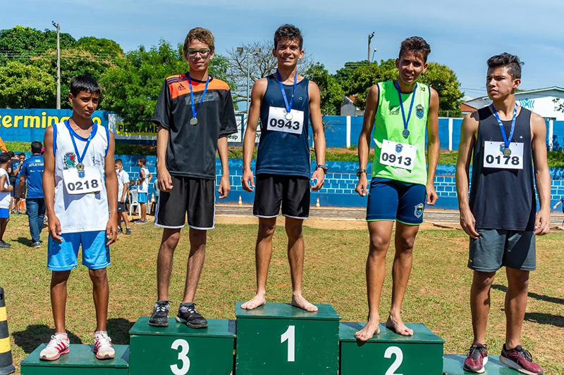 Nos 75m masculino sub-16, mais 4 atletas da ABDA no pdio