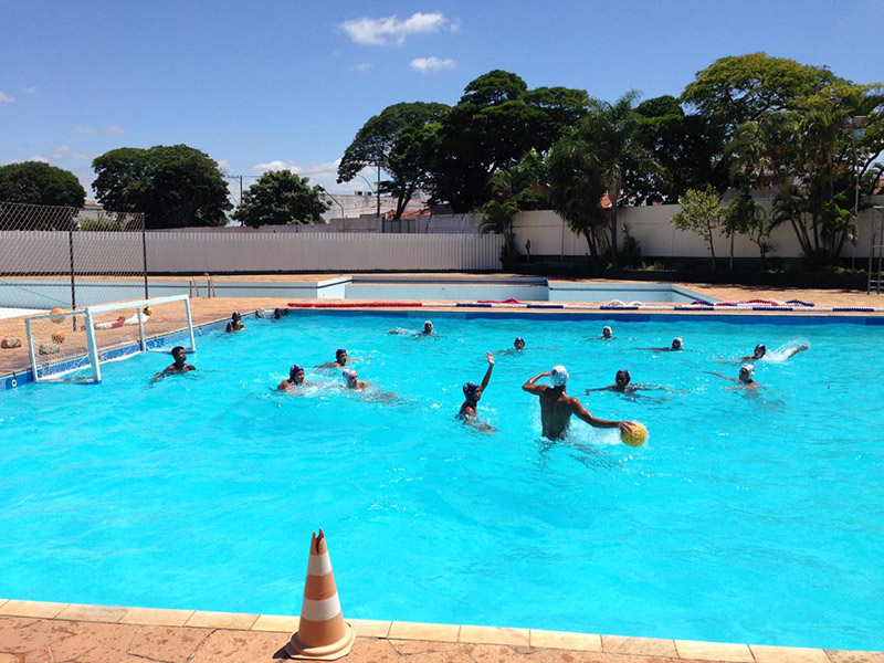 Piscina do antigo clube Luso de Bauru tambm foi palco das atividades da ABDA no incio