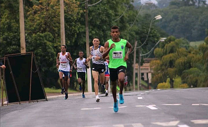 Atleta da ABDA  campeo dos 10km em corrida de rua de Sertozinho