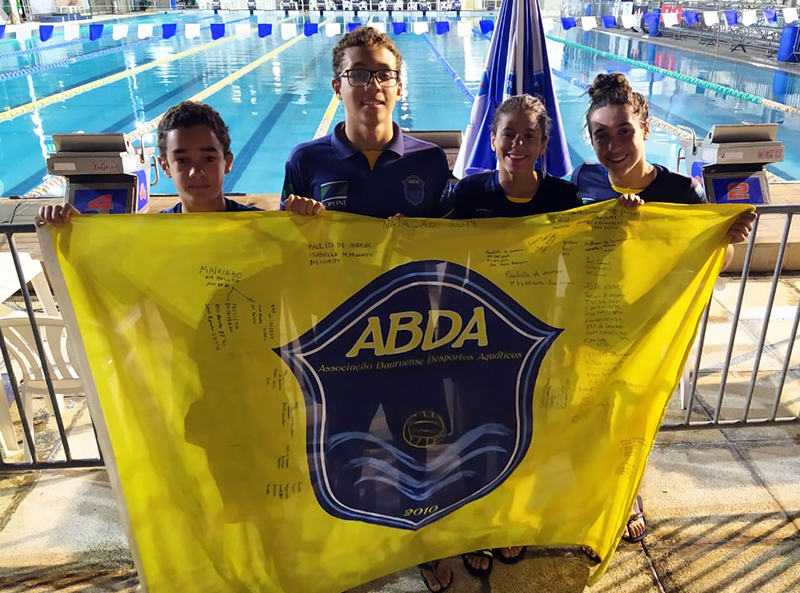 Revezamento 4x100 Medley misto em 7 lugar entre as 28 equipes