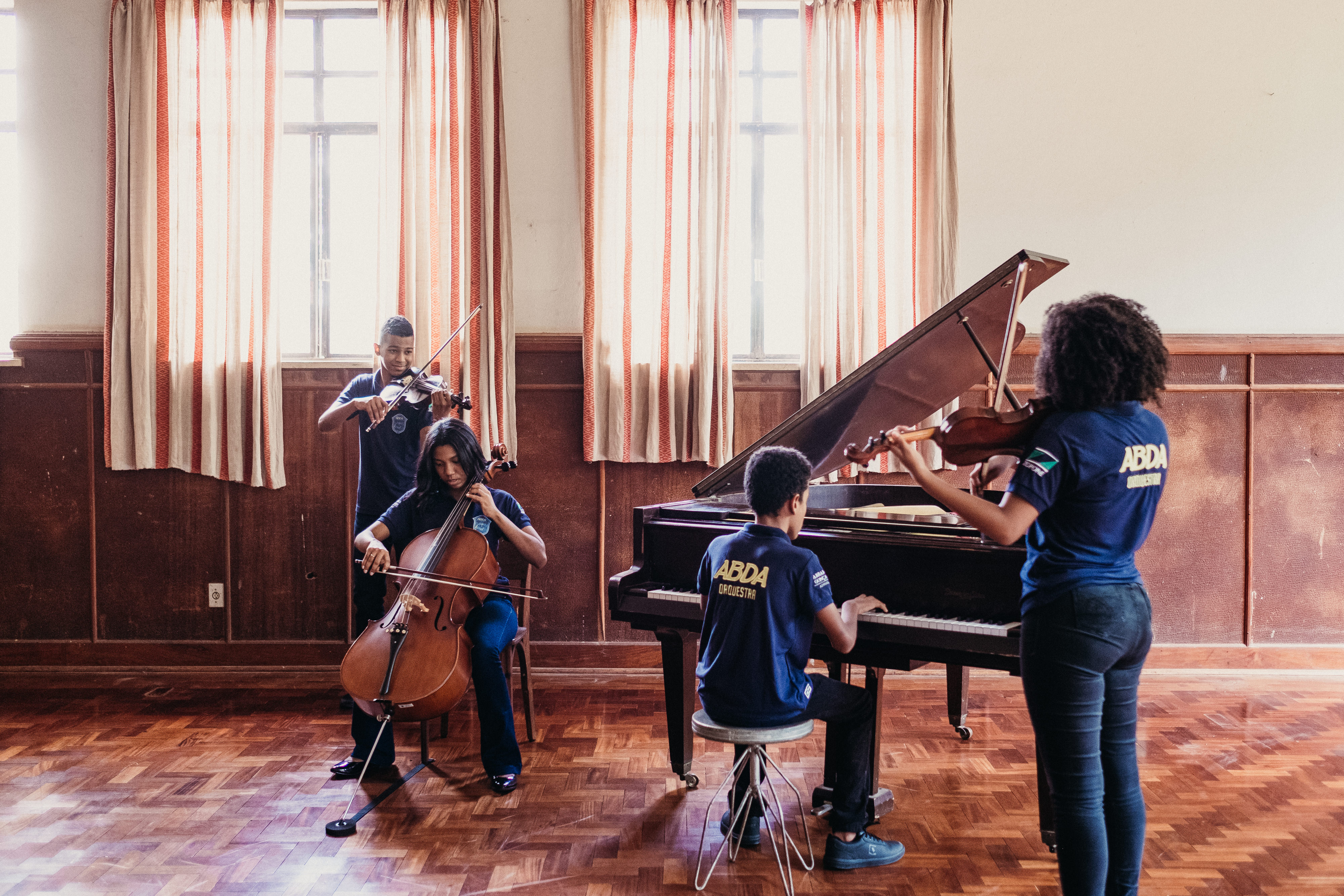 DIVERTIMENTO EM DO MAIOR de Joseph Haydn. - Quarteto Quarteto ABDA Filarmnica