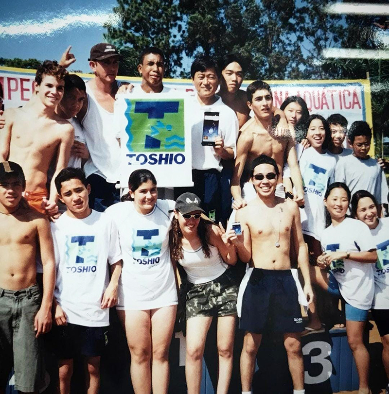 Raquel (de boné) com os amigos da academia Toshio