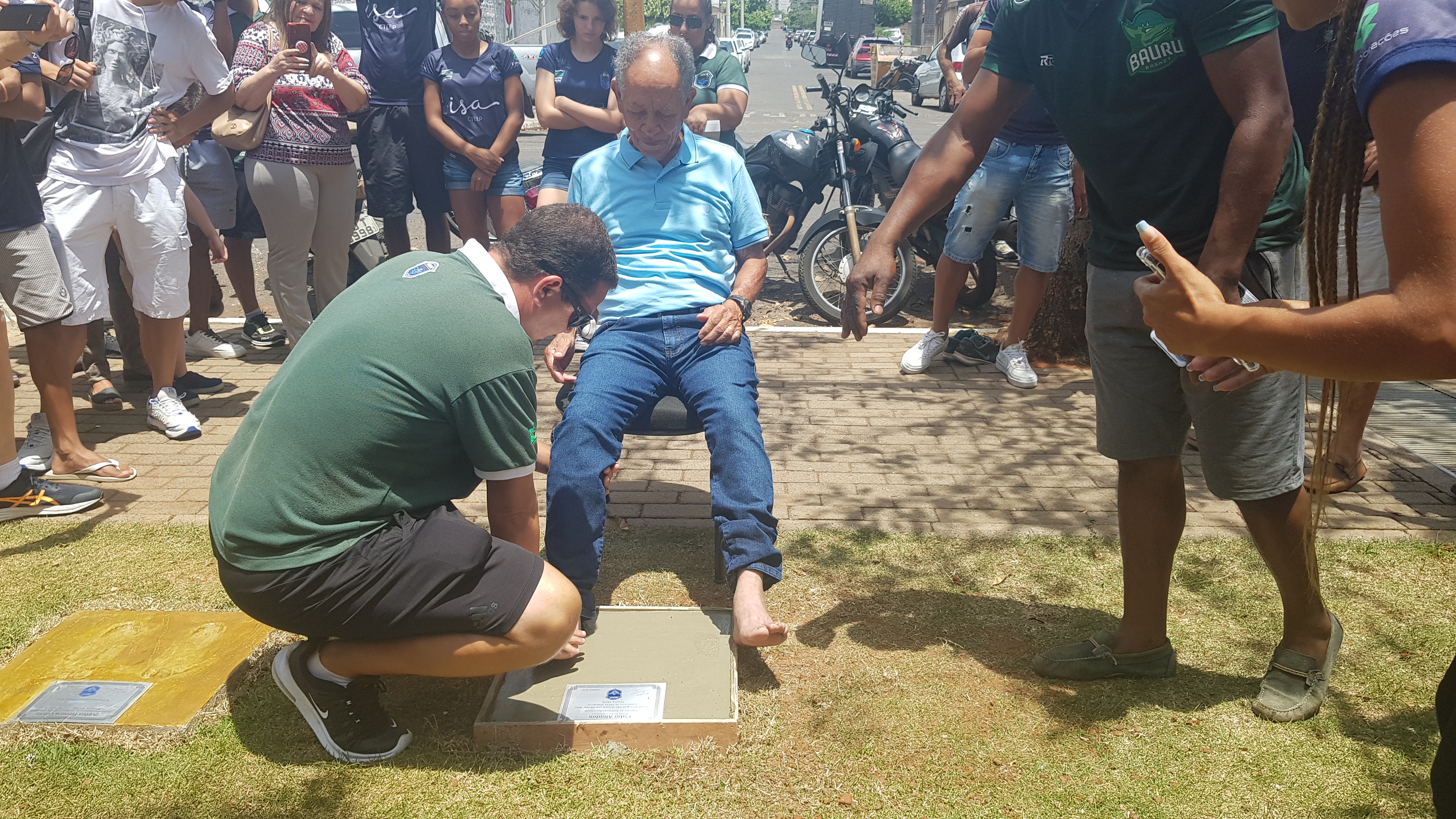 Cabo Alcides recebe homenagem e deixa pegada na Calada da Fama ABDA