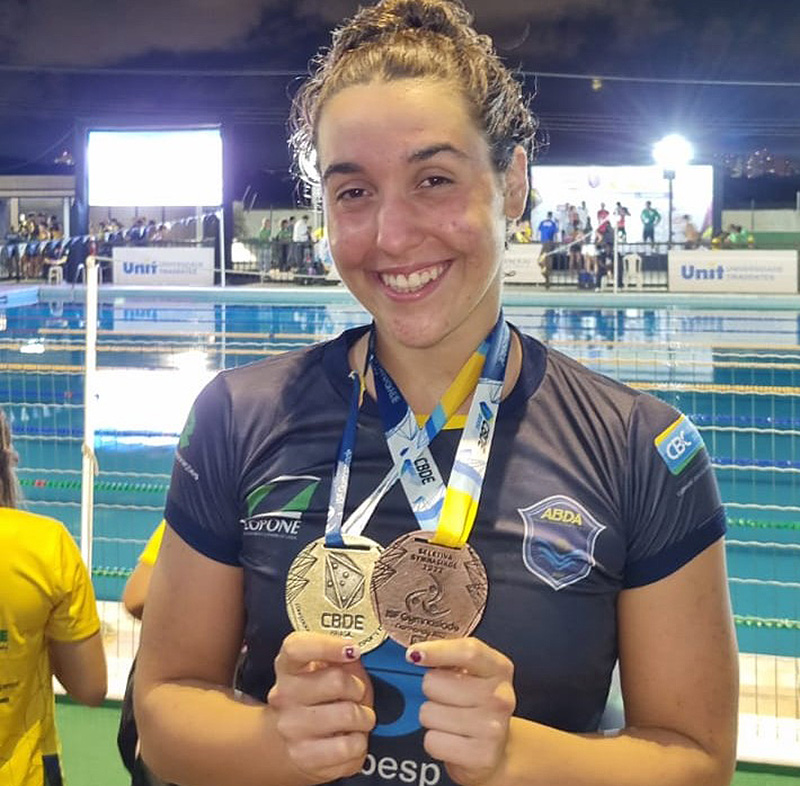 A atleta venceu a prova dos 200m livre, ficou em 3 lugar nos 50m livre e em 4 nos 100m livre.