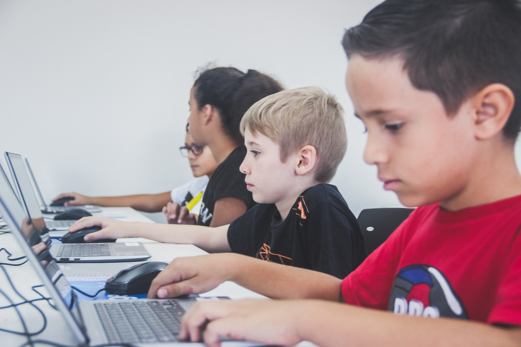 Projeto Comunidades Digitais inicia aulas gratuitas de informática na ABDA