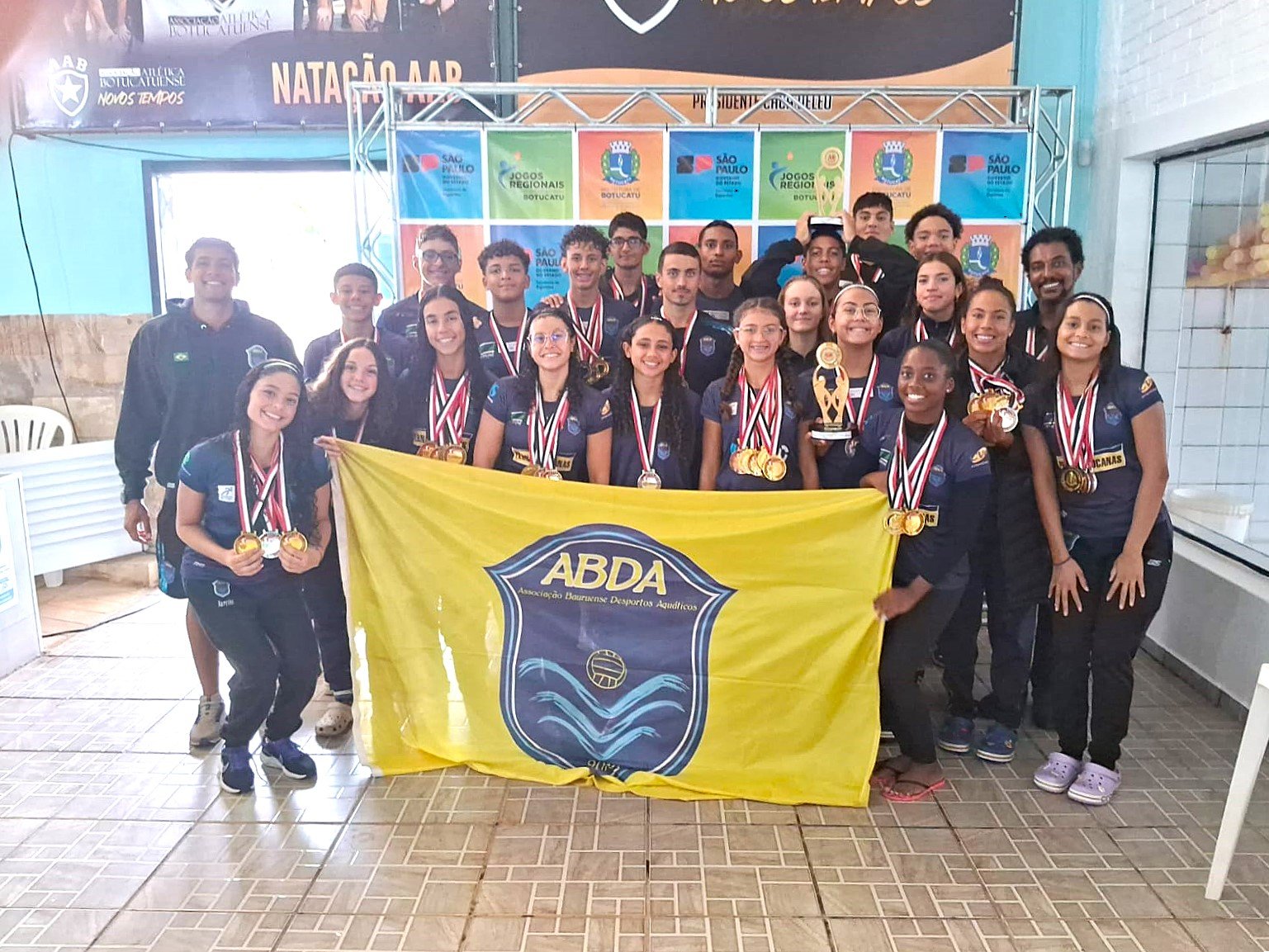 Com atletas da ABDA, natao de Bauru  campe nos Jogos Regionais