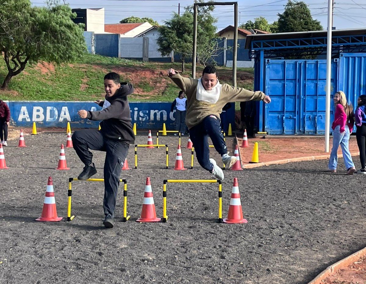 ABDA recebe mais de 250 alunos da rede municipal em viv�ncia de atletismo